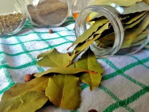Bay Leaves Under Pillow at Night: Cultural Meaning, Sleep Beliefs, and Modern Revival