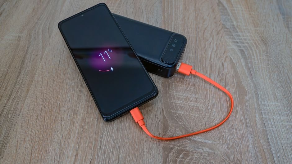 travel tech: 7 Ultimate Gadgets Every Nomad Needs 2 travel tech - travel tech: 7 Ultimate Gadgets Every Nomad Needs