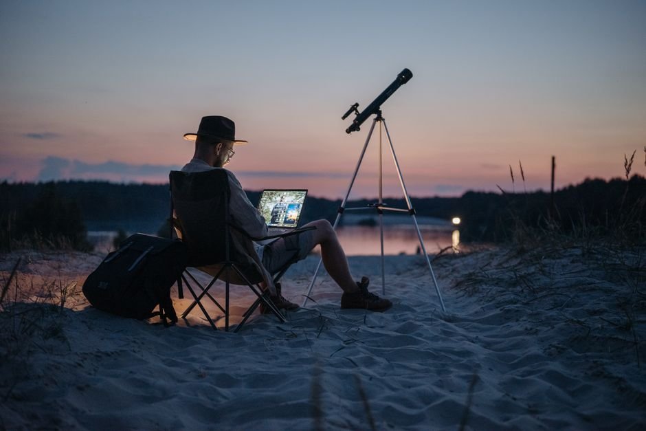 travel tech: 7 Ultimate Gadgets Every Nomad Needs 1 travel tech - Featured Image