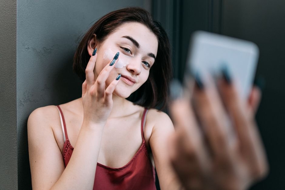 celebrity beauty secrets: 6 Ultimate Hacks for Radiance 1 celebrity beauty secrets - Featured Image