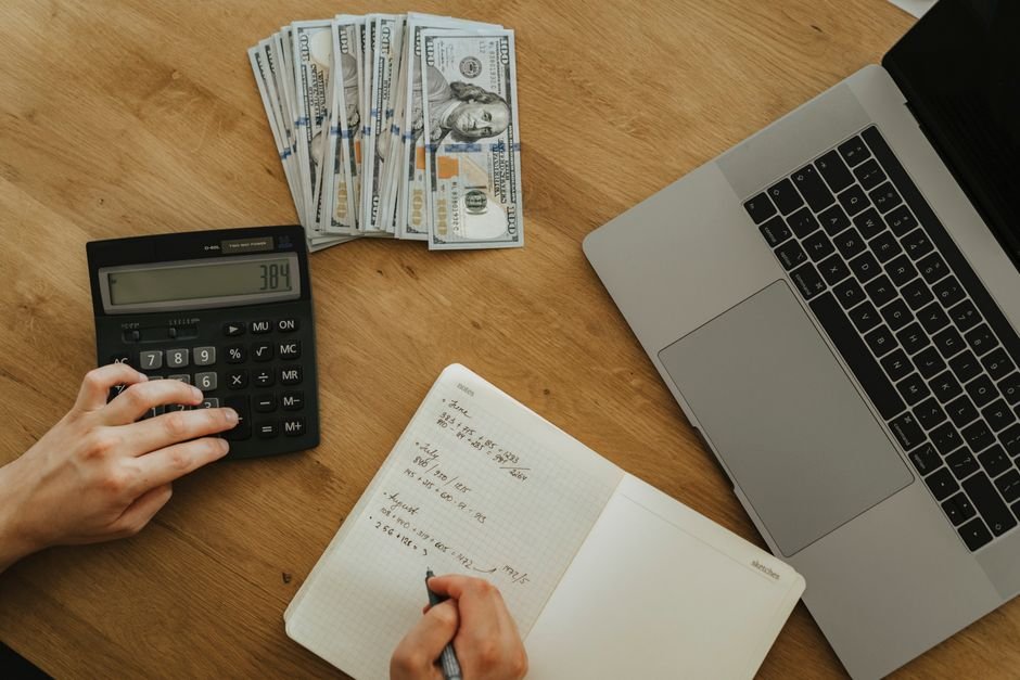 smart budget hacks - Featured Image