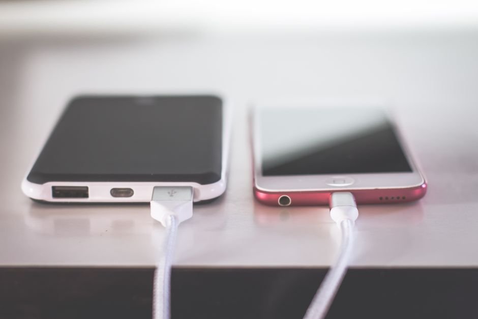 smartphone battery tips: 10 Essential Settings for Long Life 1 smartphone battery tips - Featured Image